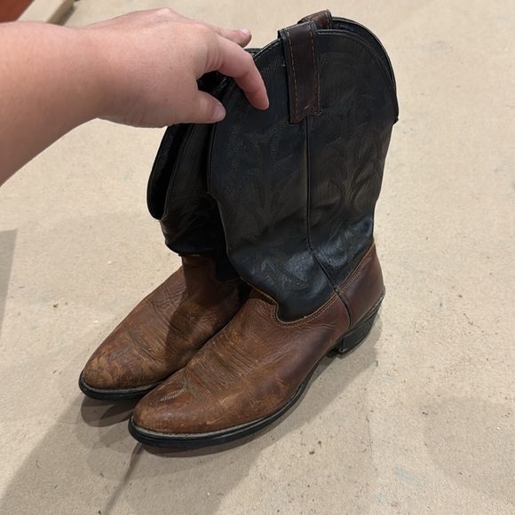 Texas Brown and Black Western Cowboy Boots - Picture 2 of 5